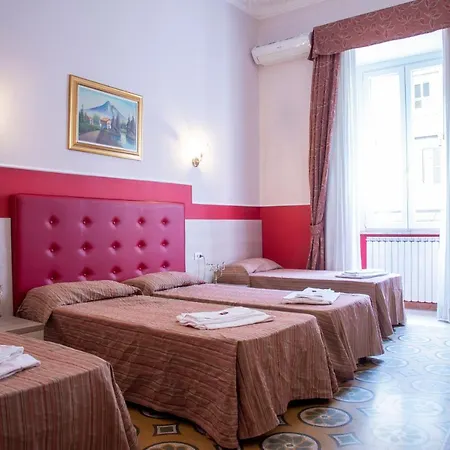 Domus Napoleone בית הארחה 4*
