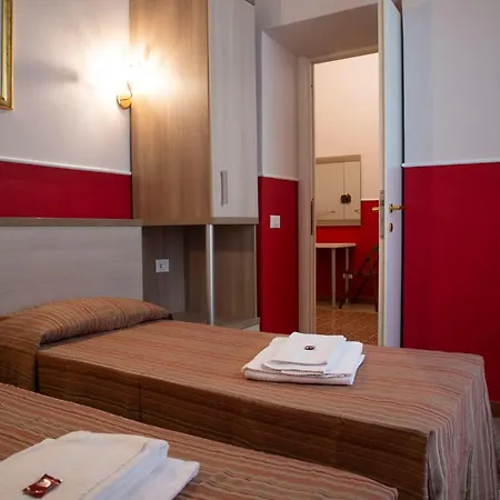 Domus Napoleone بيت ضيافة