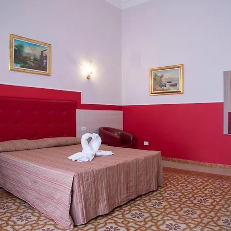 Domus Napoleone بيت ضيافة 4*