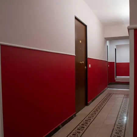 Domus Napoleone بيت ضيافة