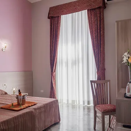 Domus Napoleone بيت ضيافة