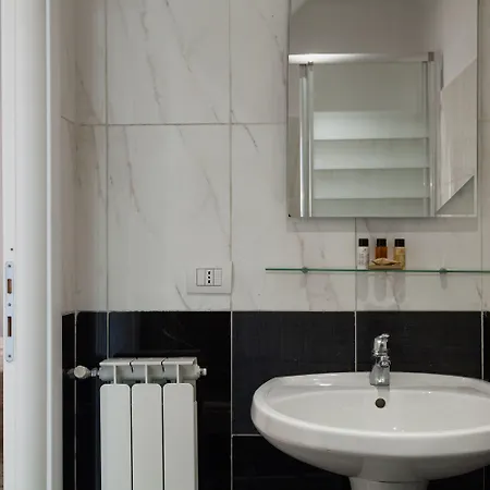 Domus Napoleone بيت ضيافة