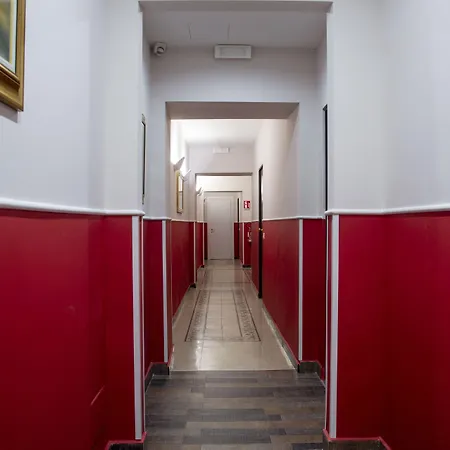 Domus Napoleone بيت ضيافة 4*