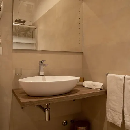 Domus Napoleone Gæstehus 4*