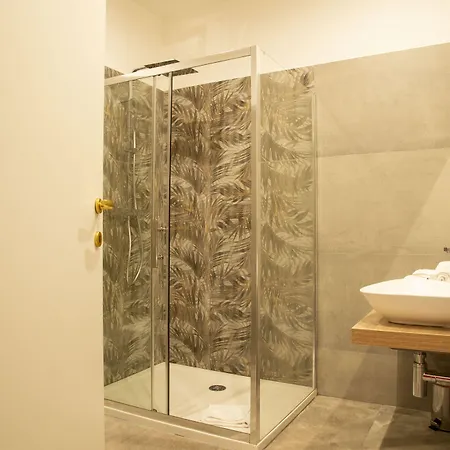 Domus Napoleone بيت ضيافة 4*