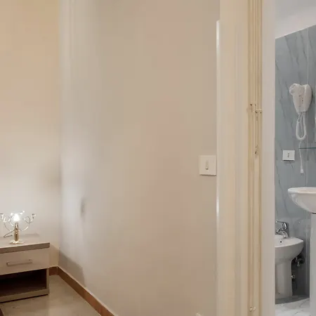 Domus Napoleone 3* Rome