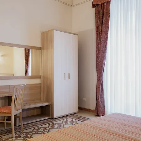 Domus Napoleone 3* רומא