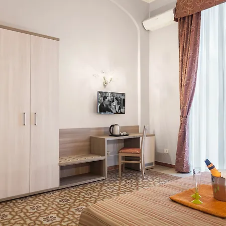Domus Napoleone 3* Róma
